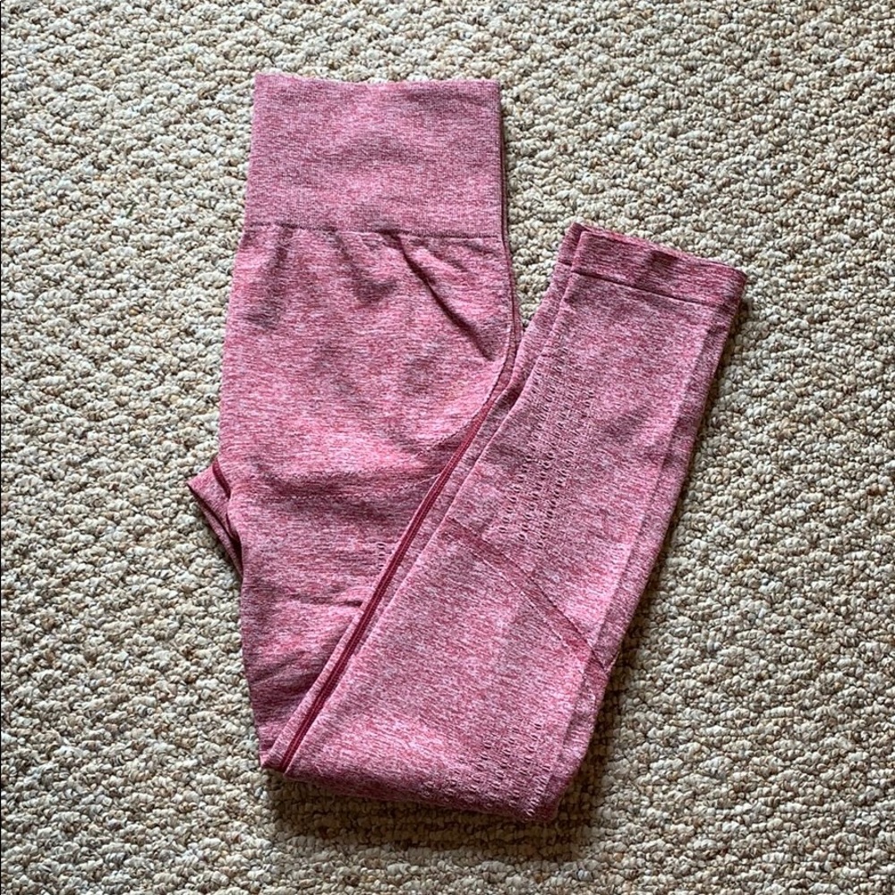 Size medium Gym shark dupe leggings 🍉